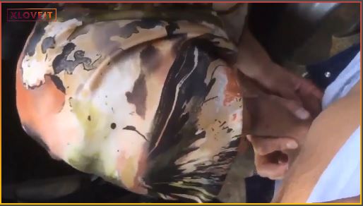 Tülbentliye ormanda sakso çektirip sikiyor